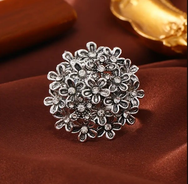 Complementos Anillo Con Flores Grande Plateado