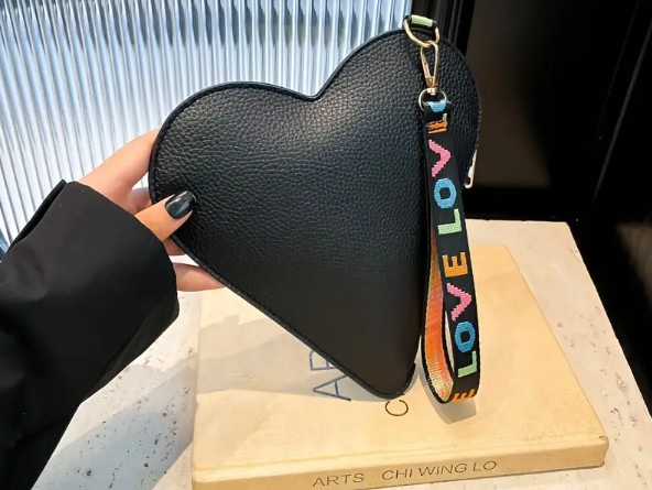 Complementos Bolso de Mano de Corazón Negro